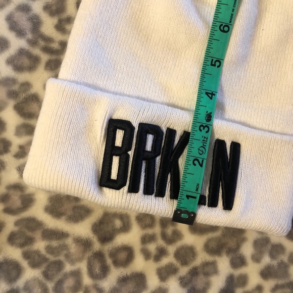 LIKE NEW Brkln La Notte Beanie White - Picture 3 of 6